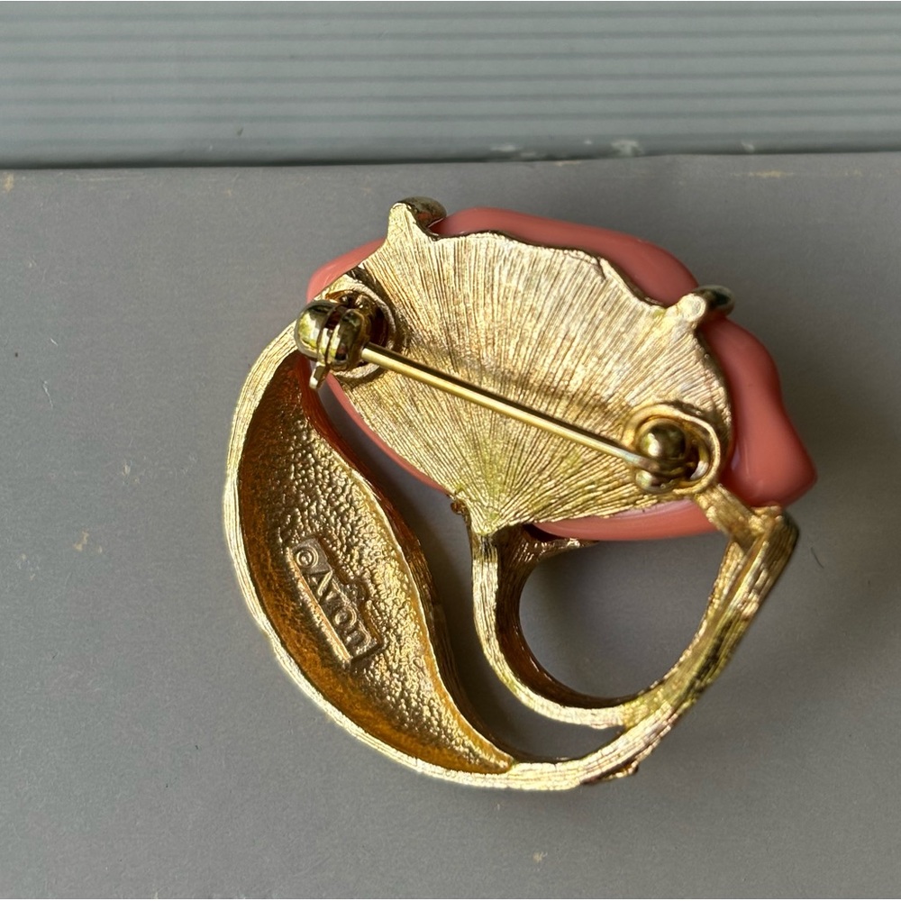 Vintage Avon 1981 "Sea Treasure" Gold Tone‎ Coral Lotus Flower Pendant Brooch - Picture 4 of 5